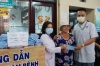 Phát Khẩu Trang Miễn Phí Cho Bệnh Nhân Và Thân Nhân Đang Điều Trị Ngoại Trú Tại Bệnh Viện