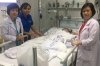 Người mẹ Sài Gòn bất lực nhìn con gái bị xe tải cán lìa chân: “Cô ơi, sao con giơ chân được đến đây vậy?”
