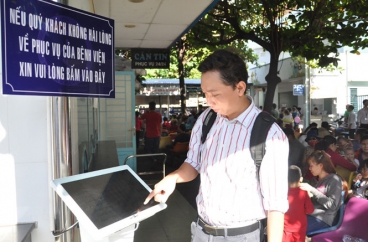 Người bệnh phàn nàn cách khám, hỏi bệnh của bác sĩ