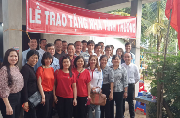 BỆNH VIỆN CHẤN THƯƠNG CHỈNH HÌNH TRAO QUYẾT ĐỊNH BÀN GIAO NHÀ TÌNH NGHĨA, NHÀ TÌNH THƯƠNG CHO GIA ĐÌNH CÓ HOÀN CẢNH KHÓ KHĂN TẠI ĐỊA BÀN HUYỆN TÂN TRỤ, TỈNH LONG AN